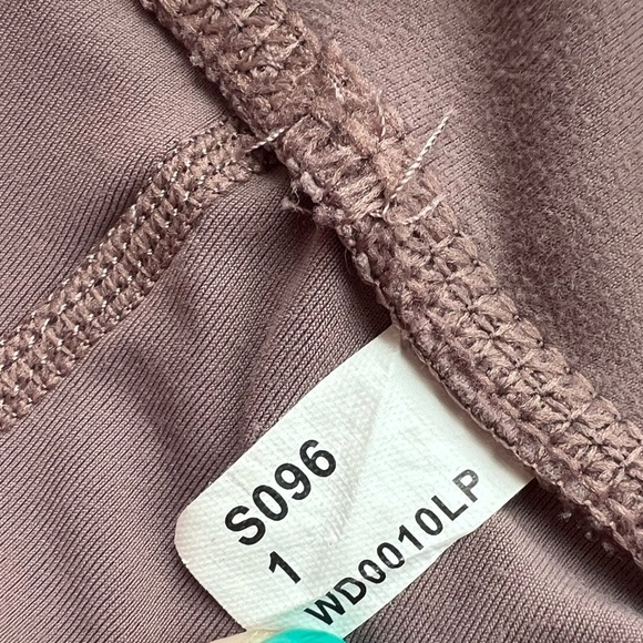 Gaiam Mauve Lavender High-Waisted Yoga Workout Leggings Size Medium - Picture 8 of 11
